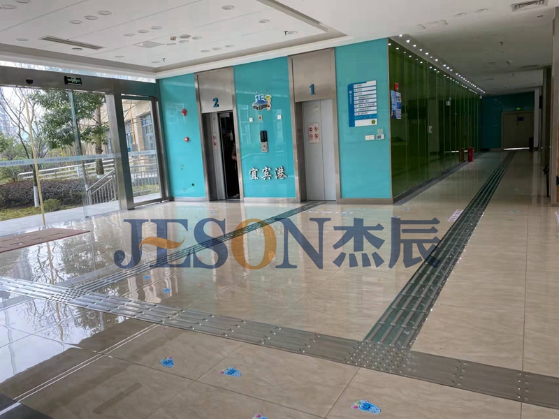 杰辰不銹鋼盲道板在無障礙改造工程中的應用